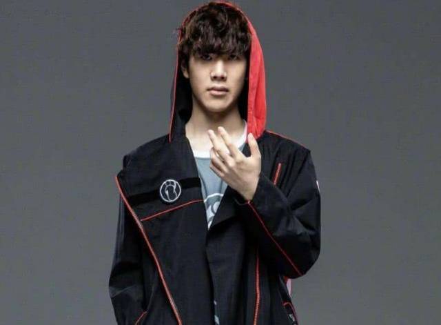 100 Thieves CEO花费$30,000进行箱子开启，获得$3,000刀具