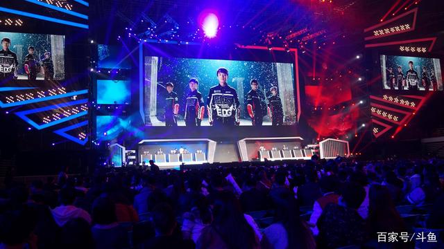 LOL新英雄尼菈抢先看：南亚女性代表，独一无二的鞭剑