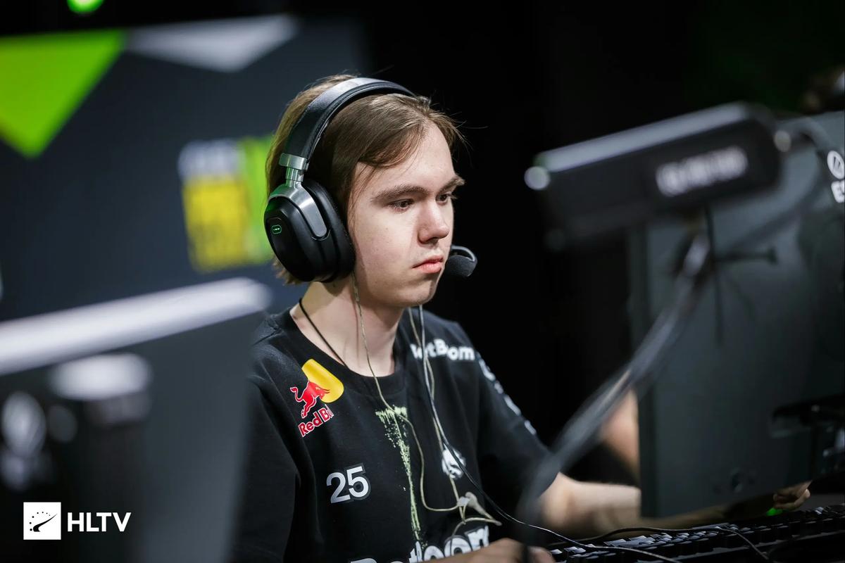 LOL-S13：T1勇夺S13全球总决赛冠军，上路Zeus拿下总决赛FMVP