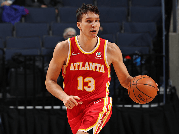 3月2日NBA常规赛推荐：雄鹿VS独行侠雄鹿上赛季交易得到了利拉德后，失去了霍乐迪和艾伦等悍将，防守端实力出现了断崖式下滑，最终止步于季后赛首轮。