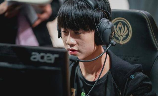 官方： GIANTX 从UCAM签下ara和Flickless